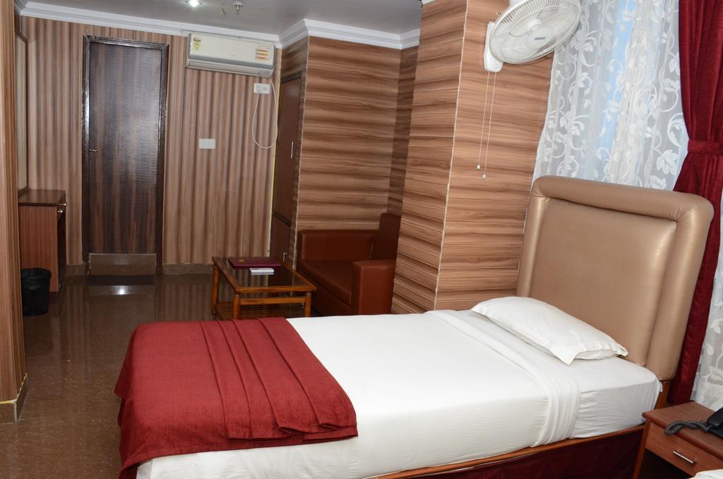 Fabhotel Raj Darbar Kolkata Exterior photo