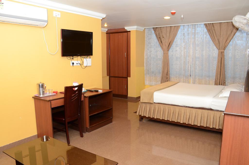 Fabhotel Raj Darbar Kolkata Exterior photo